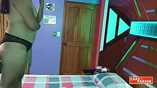 room casting 9 esther de chiclayo shows her figure in a different view