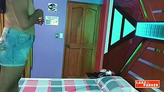 room casting 9 esther de chiclayo shows her figure in a different view