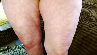 Mature sexpot cums in yellow thong