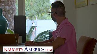 Naughty America Scarlett Bloom Fucks Neighbor Minutes After Meeting In The Shower