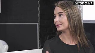 Babe Italia Freya Dee dapat asshole diewe sama kontol besar Christian Clay - batasnya