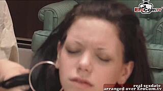 Britische Teen 18+ Verführt Mann Zur Massage