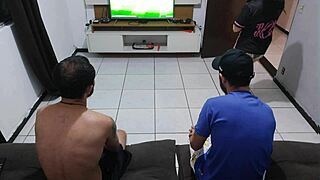 Meu Marido Me Perdeu Na Aposta E Eu Fiquei Com O Amigo Dele Na Frente Dele