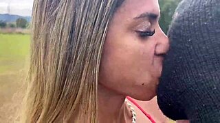 minha esposa dando na minha frente no campo de futebol eu gravando tudo 😏