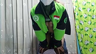 Prank inviting ojol girl to fuck during food delivery