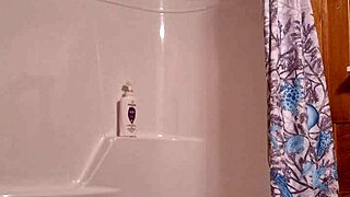 i sneaked a vid of me gettin ready for shower, oops