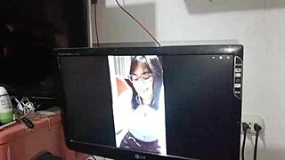 Primer día de clases y encuentro sus videos con un profesor y termino follandola para ver si aprendió bien su lección el primer día.