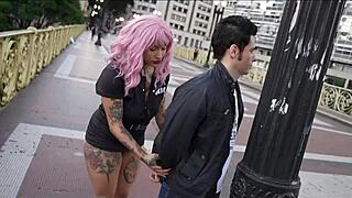 Policial da putaria transando com meliantes - policial transando com homem que abordou no meio da rua - policial feminina algemada transando e dando a bucetinha -gozando na boca da policial safada