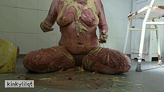 kinkylilqt squashes cake with ass then masturbates