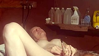 Eating And Fucking On Washing Machine!