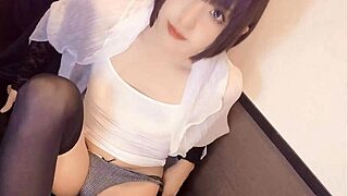 Shemale masturbates with blue eyes