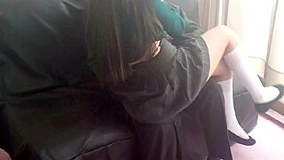 Ayy amcım yanıyor! Masum Meksikalı öğrenci hediyeler için komşusunu sikiyor evde yalnız