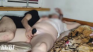 Watch this redhead amateur toy herself to orgasm?