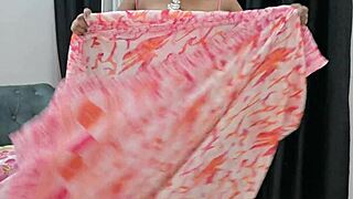 indian bhabhi shows off her hot boobs