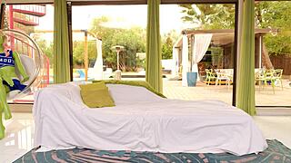 THICK LATINA TRIES PORN AND GOES WILD IN FIRST TIME FUCKING