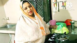 Desi Tarki Sasur Ne Bahu Ko Prlela