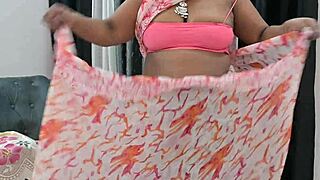 indian bhabhi shows off her hot boobs