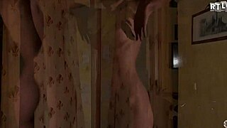 Cute girl with feathers stripping in libertinages 😘