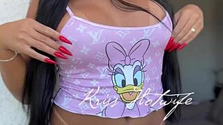 A vizinha peladinha te espera no melhor fan club