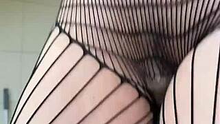 Brunette milf housewife turns athletic workout into seductive fetish session