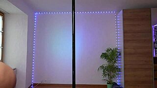 i'm pole dancin and teasin in party chat