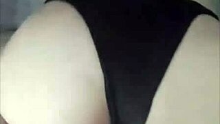 Doña Mary gives me those rich bossy twerks as a single crazy lady