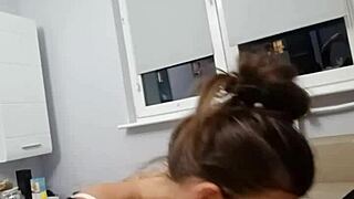 Pierwszy wyssany fan gets monster cock sucked