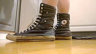 converse sneakers on while i orgasm from masturbation!!