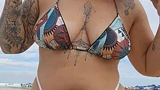 young african woman flashing on usa beach to attract attention