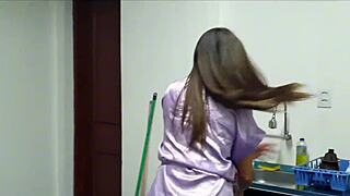 estava preparando o caf� ele me surpreendeu