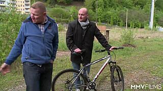 voyeuring german milf fingering and blowing in group orgasm