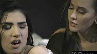 Sexy Naomi Bennett playin' with lover's big beautiful breasts and spannin' her curvy ass 😍