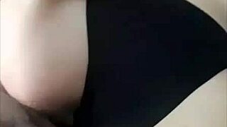 Doña Mary gives me those rich bossy twerks as a single crazy lady