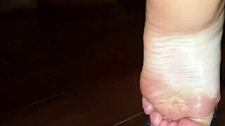 luh's feet captivate in intriguing displays