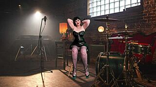 rockin granny carmen gets fingered in this amateur scene