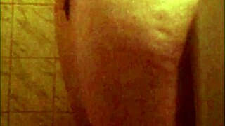 Spying ebony babe's perfect ass in shower 😏