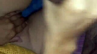 Joven blaca de coño virgen tomando enorme polla negra del amigo 😏