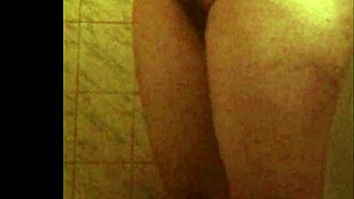 Spying ebony babe's perfect ass in shower 😏