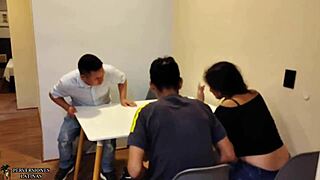 義娘のボーイフレンドが妻をバングしたらダブルペネトレーションして彼女が私の精液を飲んだスリーサム