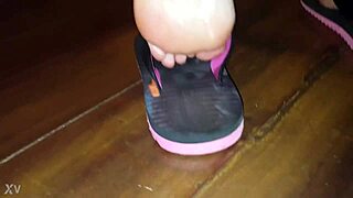 luh's feet captivate in intriguing displays