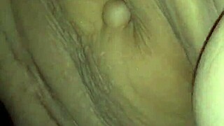 Joven blaca de coño virgen tomando enorme polla negra del amigo 😏