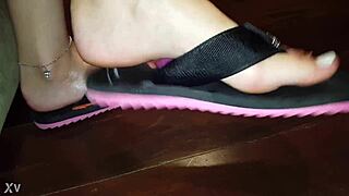 luh's feet captivate in intriguing displays