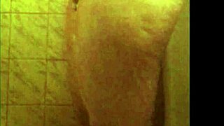 Spying ebony babe's perfect ass in shower 😏