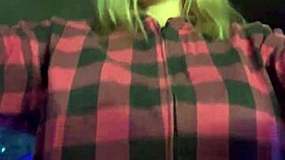 Nemůžu věřit, skoro mě vyhodili z posilovny, tak se vzrušili z mých tvrdých prsou poskakujících