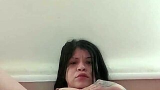 colombian amateur touches herself while watching you papi!!