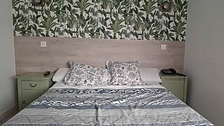 my friends husband wants a siesta with me