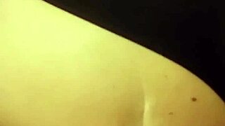 तीव्र कमशॉट एमेच्योर वाइफ की गांड पर सीधा गिरा हॉट सीन में