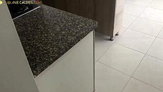 la zorra de mi madrastra me da su culo en la cocina - anal