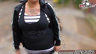 normales deutsches molliges mädchen auf der straße zum sex casting überredet