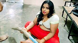 Indian desi bhabhi fucking neighbour boys hardcore style.